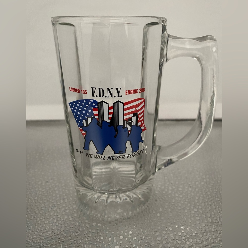 ❤️ 1st Responders- 9 1 1 - Never Forget! “FDNY” Twin Towers Glass Mug Stein